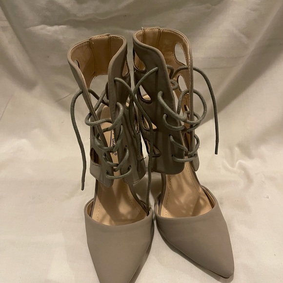 Anne Michelle , size 7 , tan/grayish color - Picture 3 of 5